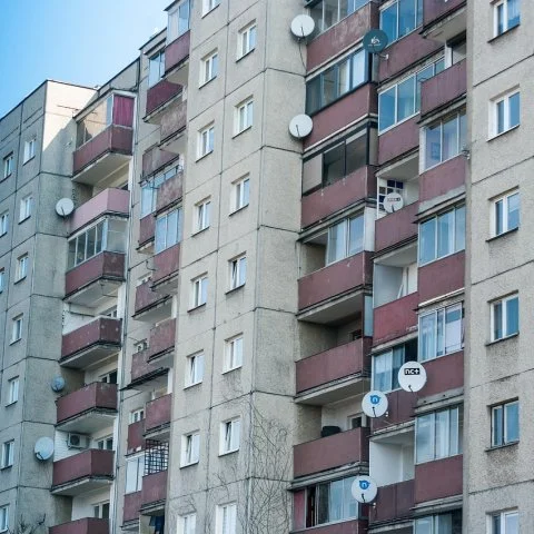 Reprywatyzacja wciąż niezakończona: nowe roszczenia i stare afery